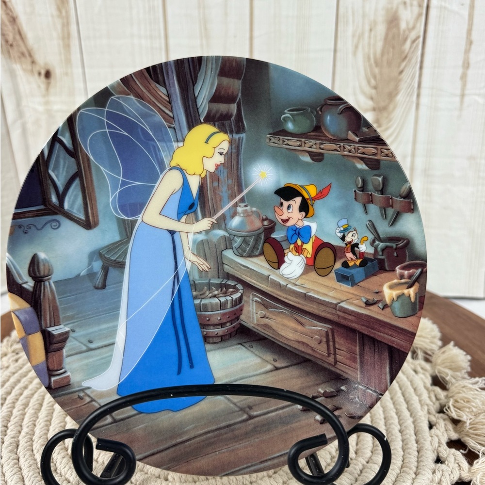 Knowles.Disney Pinocchio Collector Plate with Blue Fairy.1993